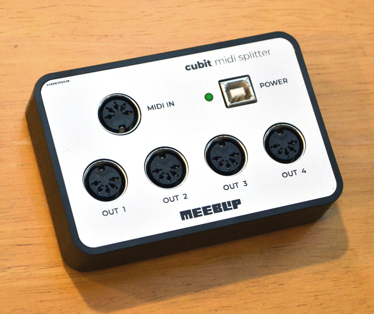 MeeBlip cubit: 4-port MIDI splitter